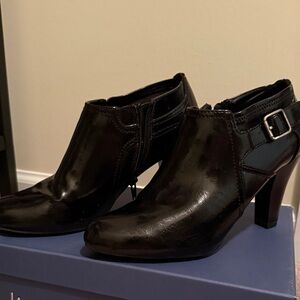 Nickels Black Leather Heeled Ankle Boots